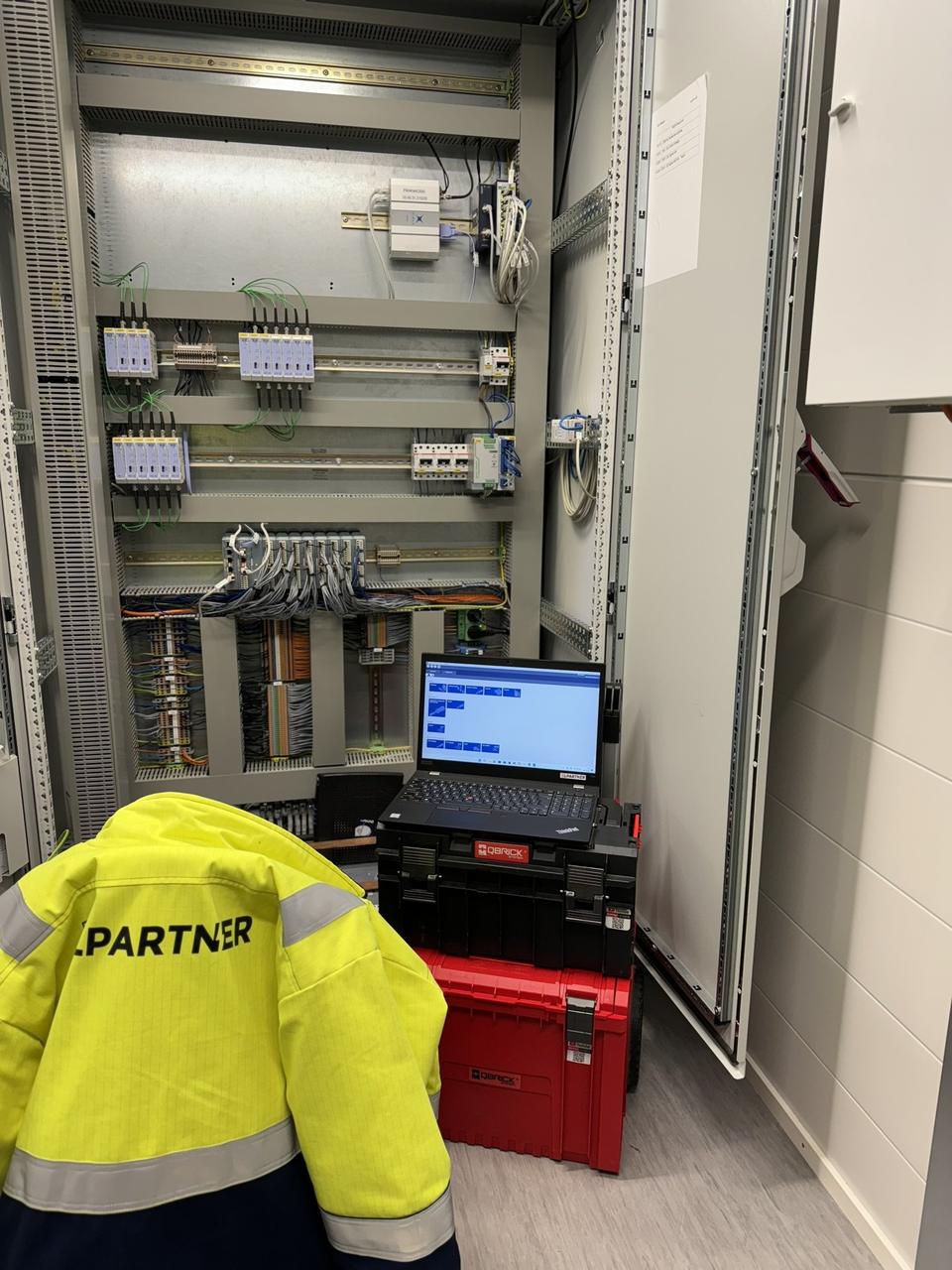 Configuring an RTU cabinet on site